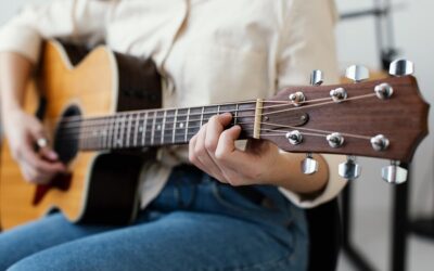 La chitarra: storia, stili e benefici di uno strumento senza tempo